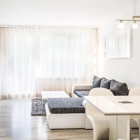 Kurhaus Szálloda 3*